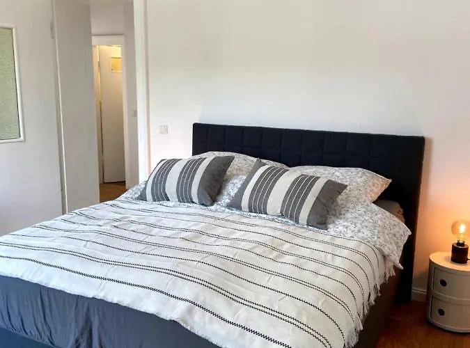 Wunderschoene Sanierte Vor Den Toren Koelns ケルン