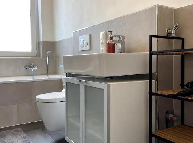 Wunderschoene Sanierte Vor Den Toren Koelns Appartement *