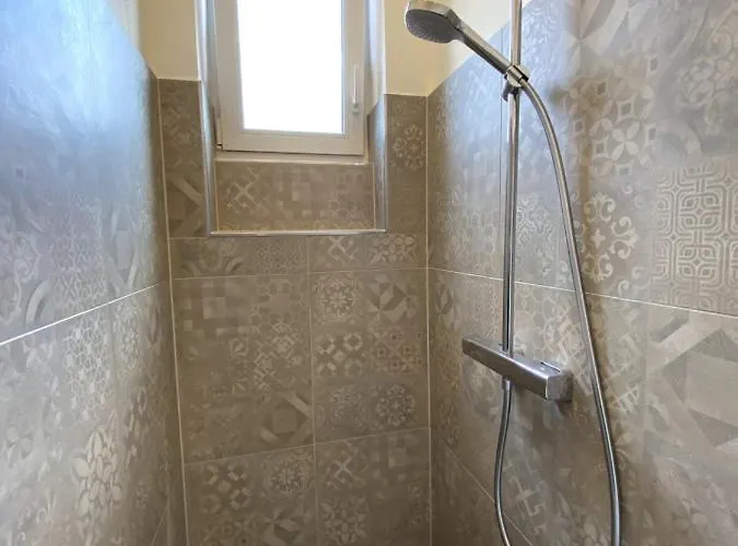 Wunderschoene Sanierte Vor Den Toren Koelns Appartement