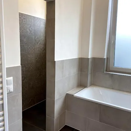 Wunderschoene Sanierte Vor Den Toren Koelns 아파트 쾰른